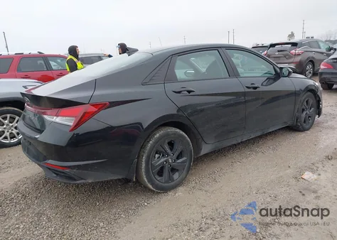 2022 Hyundai Elantra Sel z USA, uszkodzony, nr VIN KMHLS4AG2NU369657